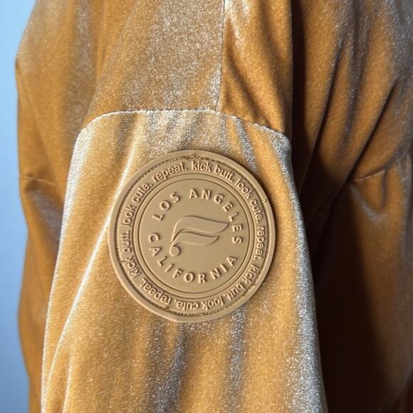 Fabletics Light Honey Wonder Velour Cropped Puffer Jacket - Picture 10 of 12